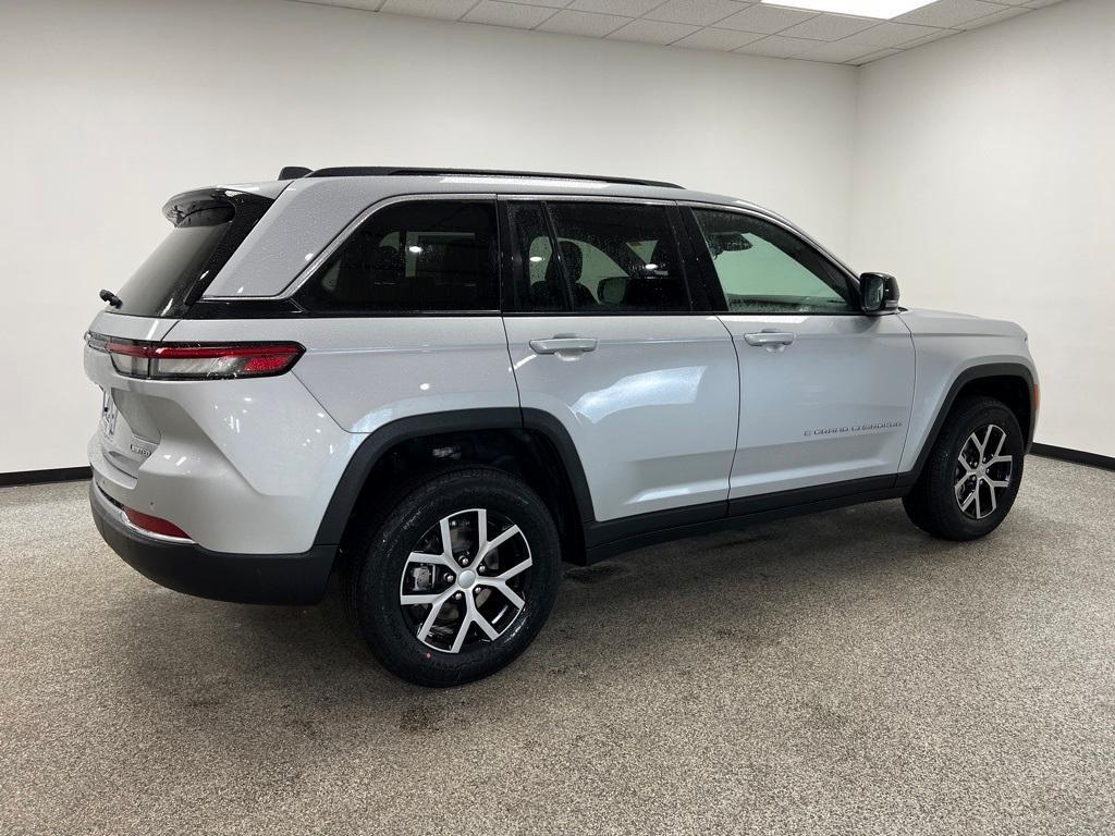 new 2025 Jeep Grand Cherokee car, priced at $43,878