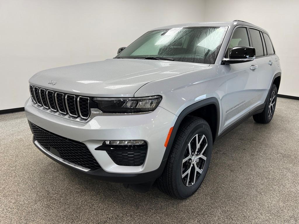 new 2025 Jeep Grand Cherokee car, priced at $43,878