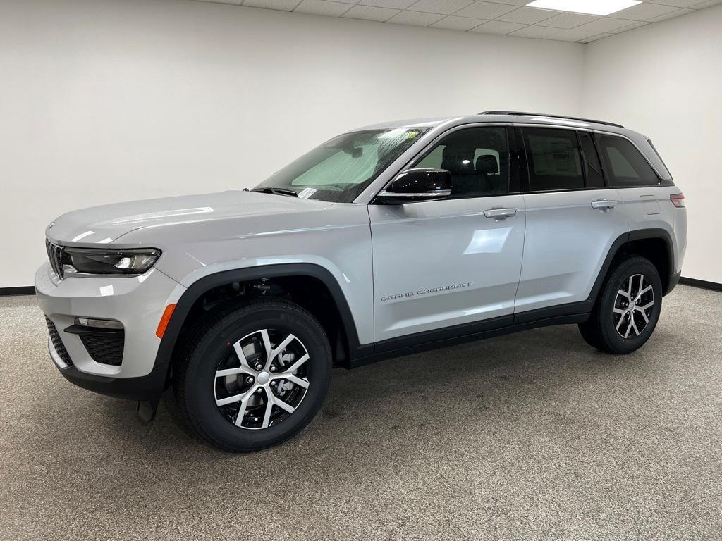 new 2025 Jeep Grand Cherokee car, priced at $43,878