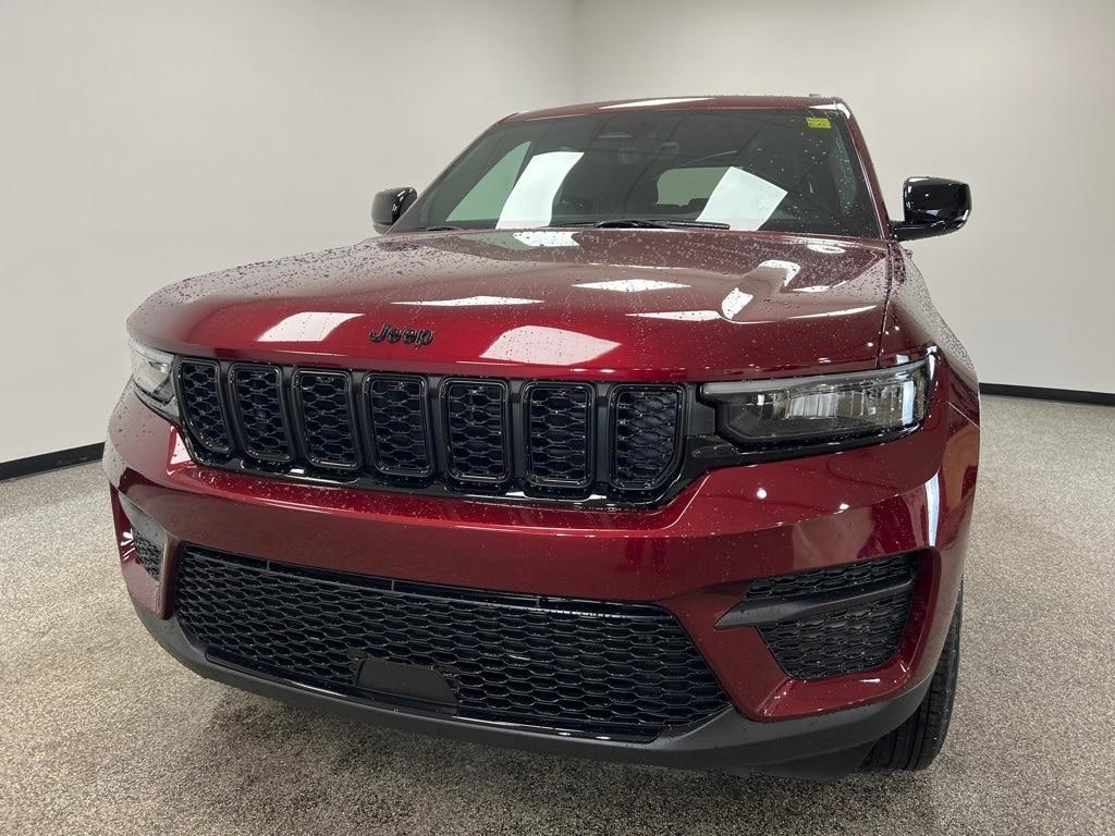 new 2025 Jeep Grand Cherokee car, priced at $40,323