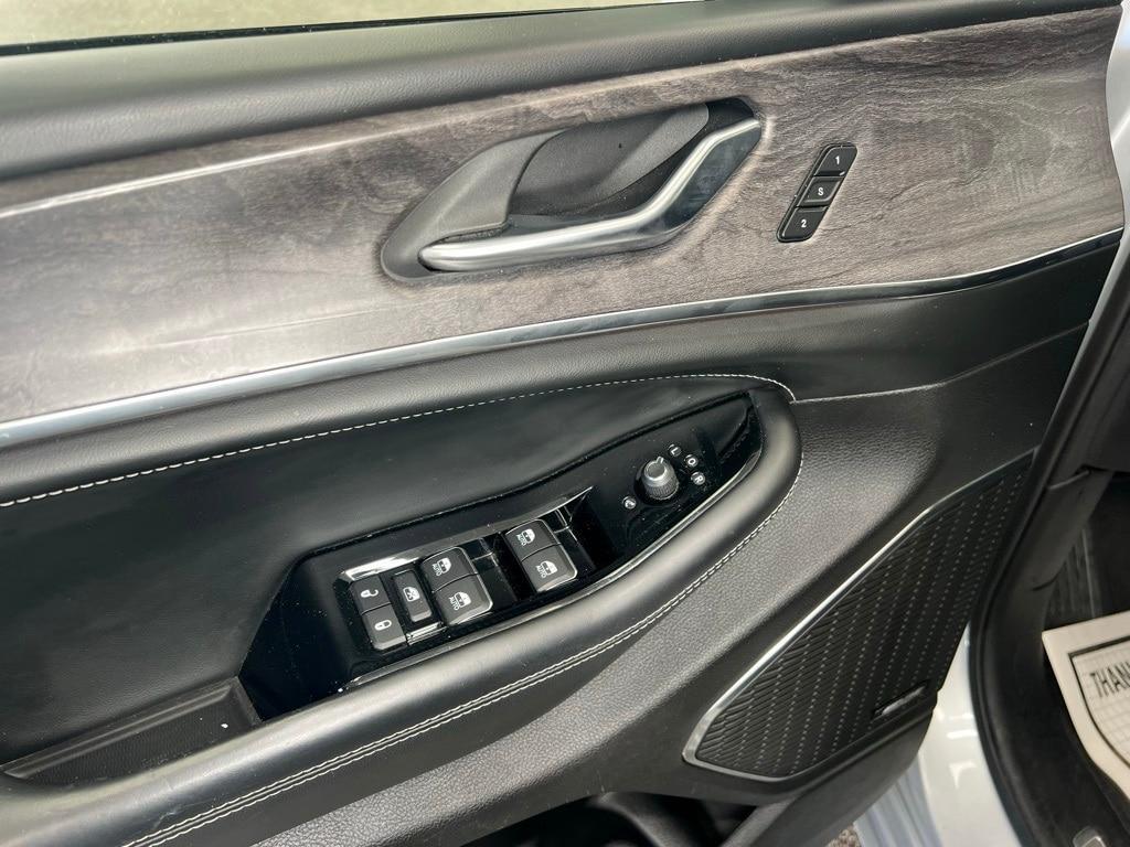 used 2024 Jeep Grand Cherokee car, priced at $41,900