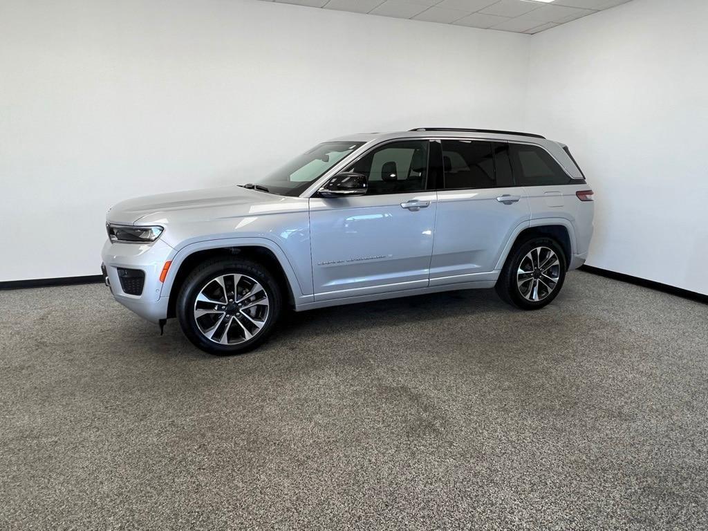 used 2024 Jeep Grand Cherokee car, priced at $41,900