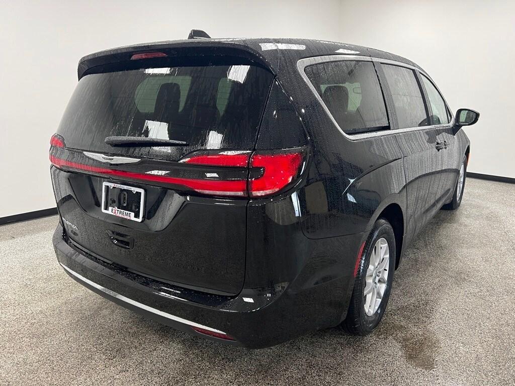 new 2025 Chrysler Pacifica car, priced at $41,930