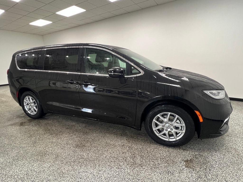 new 2025 Chrysler Pacifica car, priced at $41,680