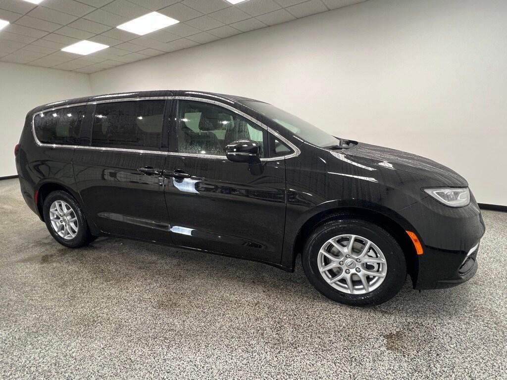 new 2025 Chrysler Pacifica car, priced at $41,930