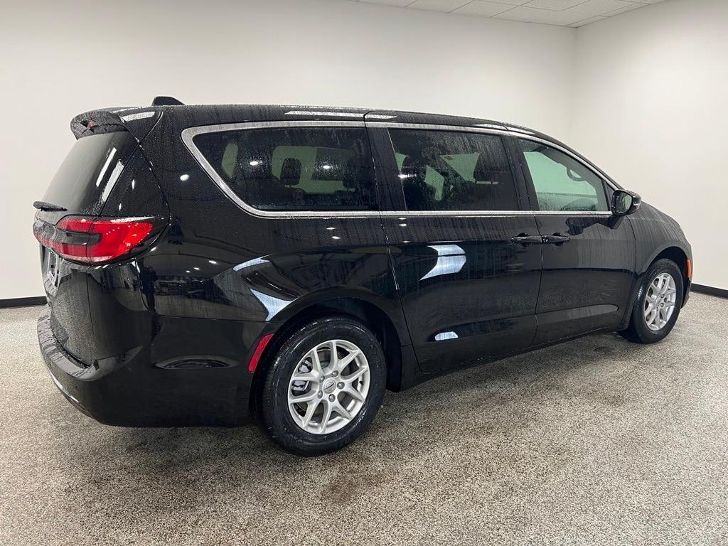 new 2025 Chrysler Pacifica car, priced at $41,680