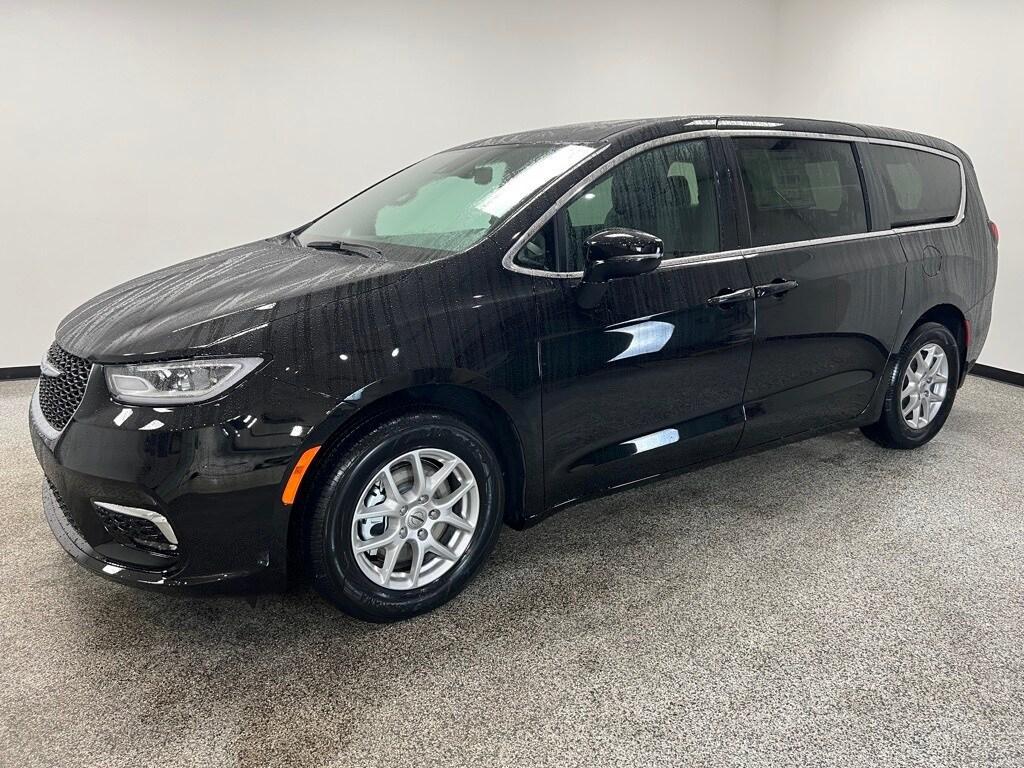 new 2025 Chrysler Pacifica car, priced at $41,930