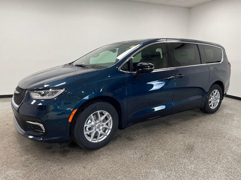 new 2025 Chrysler Pacifica car, priced at $42,126