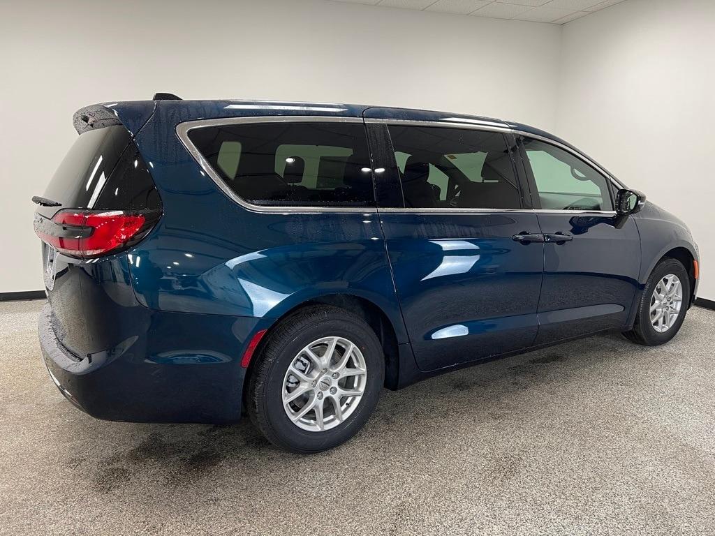 new 2025 Chrysler Pacifica car, priced at $42,126