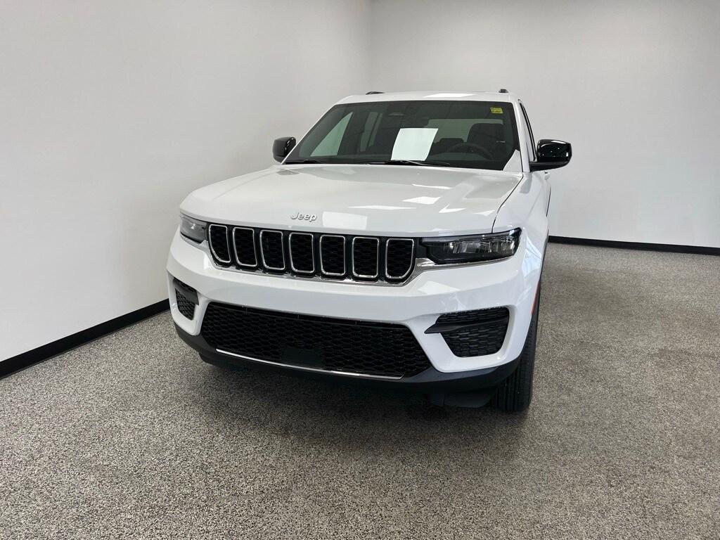 new 2025 Jeep Grand Cherokee car, priced at $33,818