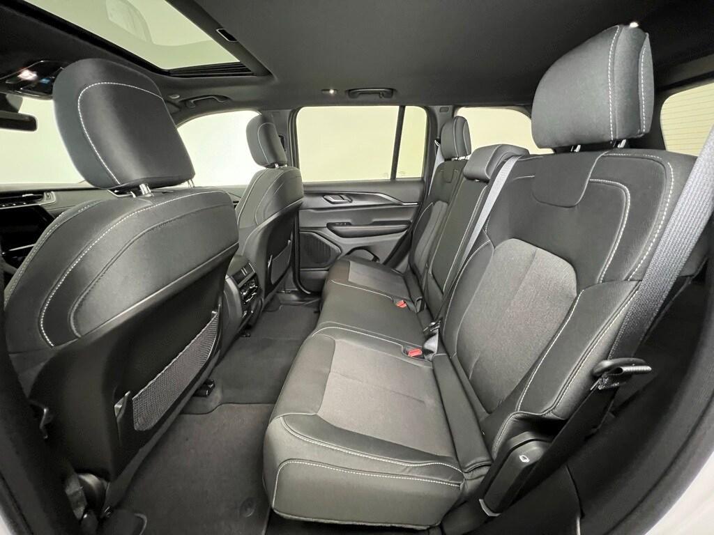 new 2025 Jeep Grand Cherokee car, priced at $33,818