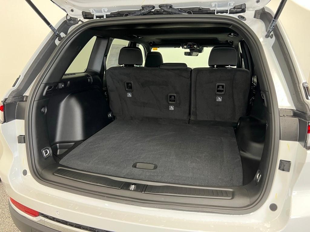 new 2025 Jeep Grand Cherokee car, priced at $35,568