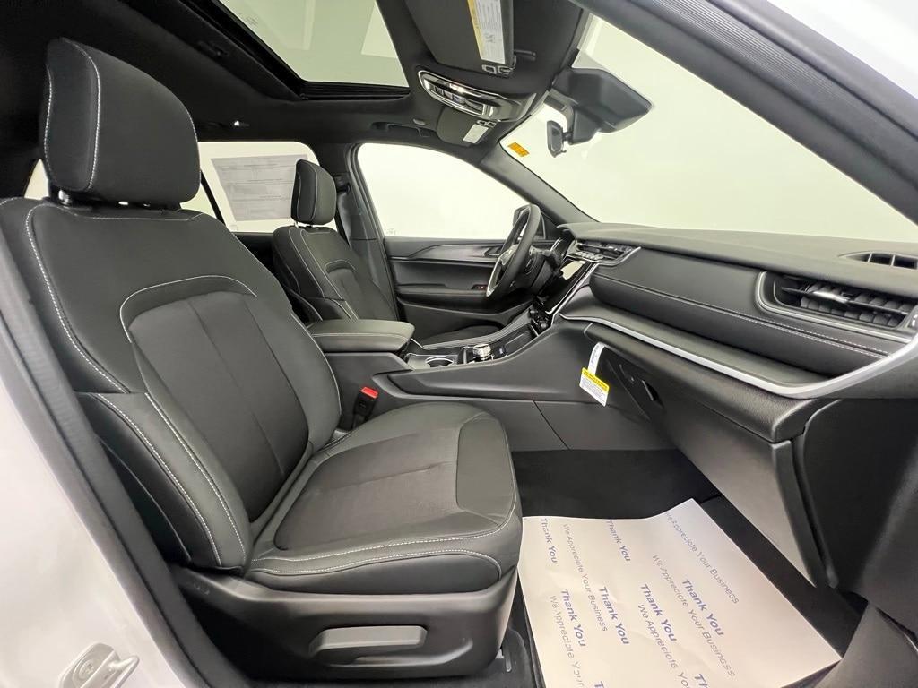 new 2025 Jeep Grand Cherokee car, priced at $35,568