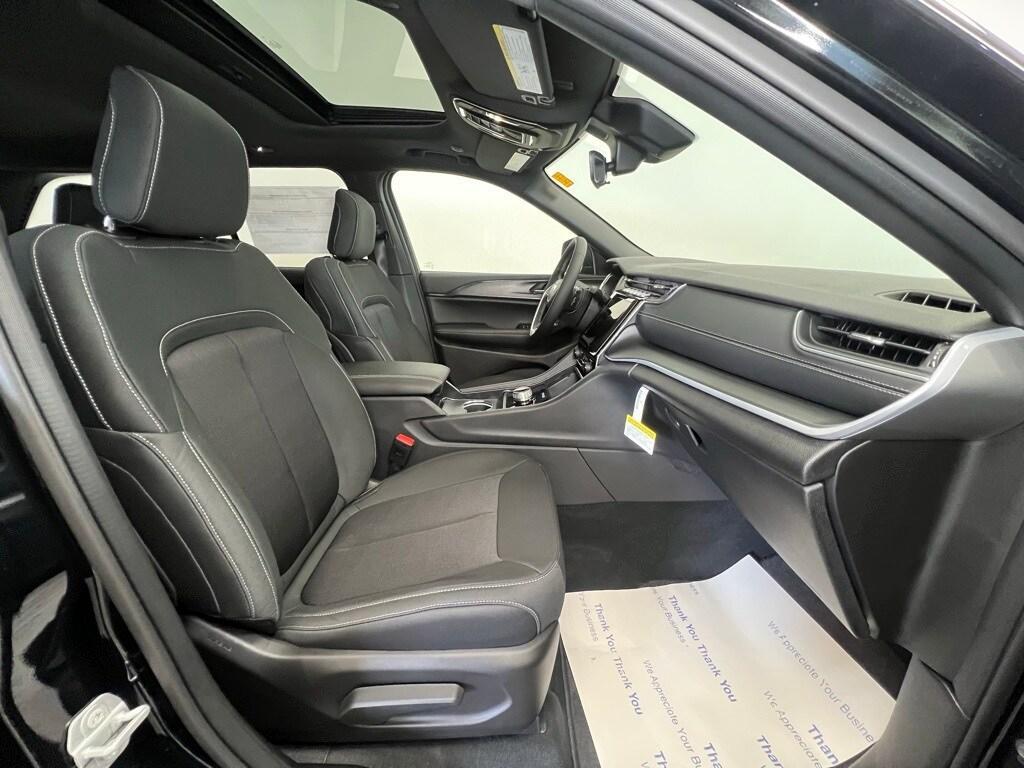 new 2025 Jeep Grand Cherokee car, priced at $34,354