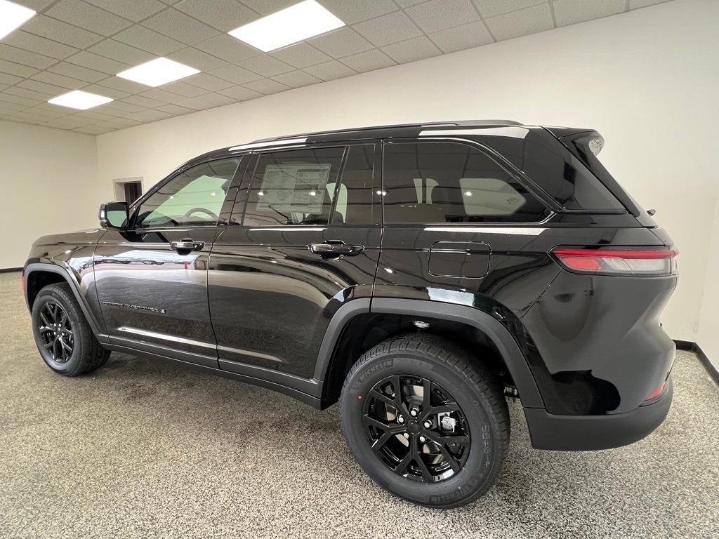new 2025 Jeep Grand Cherokee car, priced at $41,418