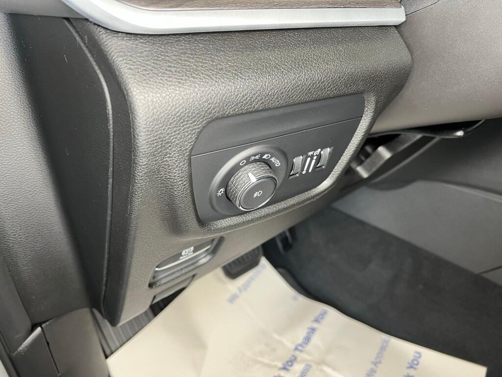 new 2025 Jeep Grand Cherokee L car, priced at $43,641