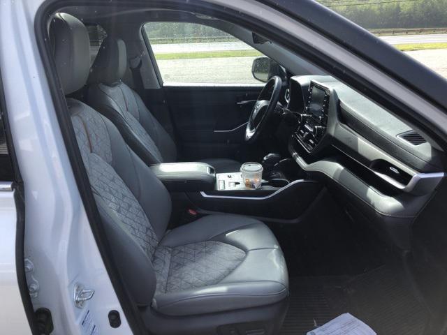 used 2022 Toyota Highlander Hybrid car, priced at $39,034