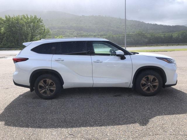 used 2022 Toyota Highlander Hybrid car, priced at $39,034