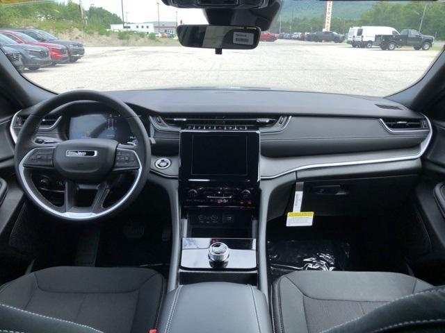 new 2025 Jeep Grand Cherokee car, priced at $45,165