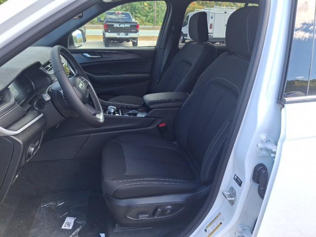 new 2025 Jeep Grand Cherokee car, priced at $39,890