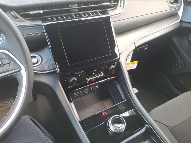 new 2025 Jeep Grand Cherokee car, priced at $39,890