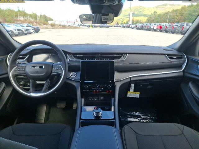 new 2025 Jeep Grand Cherokee car, priced at $39,890