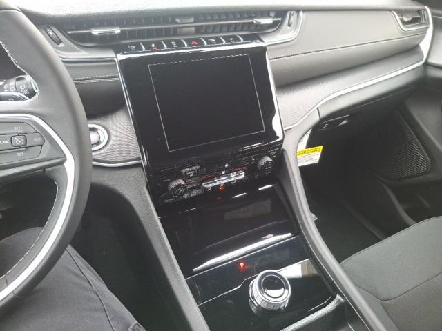 new 2025 Jeep Grand Cherokee car, priced at $42,051