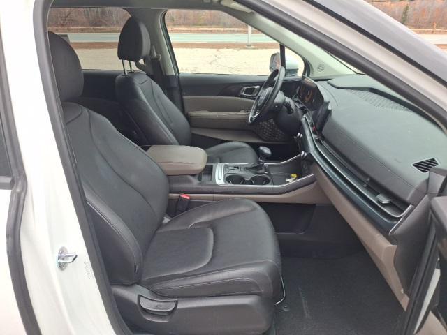 used 2025 Kia Carnival car, priced at $36,500