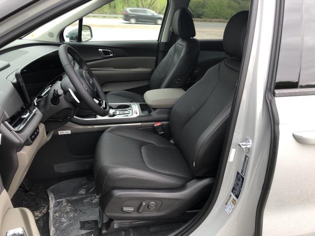new 2025 Kia Carnival Hybrid car, priced at $49,455