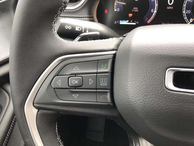 new 2025 Jeep Grand Cherokee car, priced at $40,426