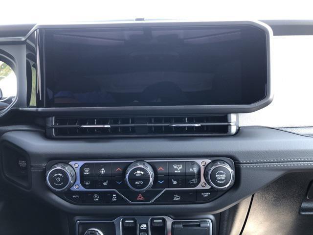 new 2025 Jeep Wrangler car, priced at $46,867