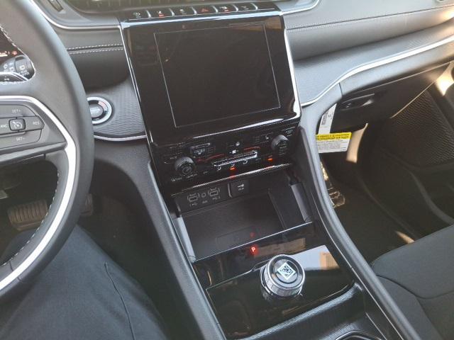 new 2025 Jeep Grand Cherokee car, priced at $38,994