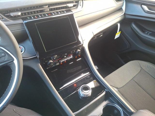 new 2025 Jeep Grand Cherokee car, priced at $42,051