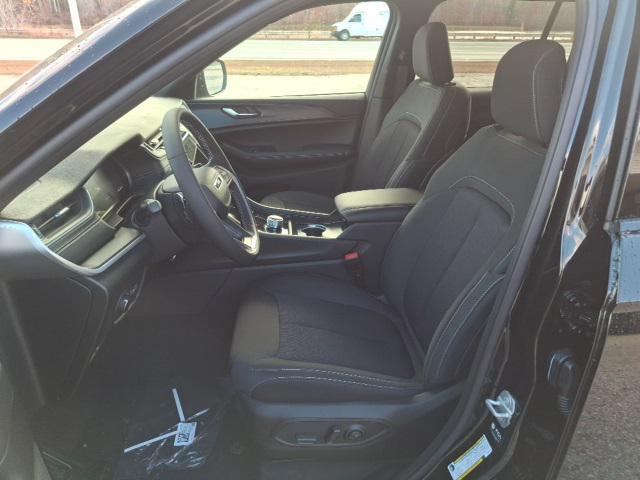 new 2025 Jeep Grand Cherokee car, priced at $42,051