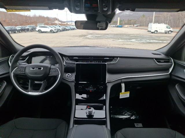 new 2025 Jeep Grand Cherokee car, priced at $42,051