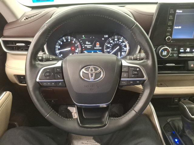 used 2020 Toyota Highlander car, priced at $31,400