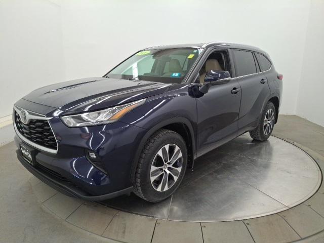 used 2020 Toyota Highlander car, priced at $31,400