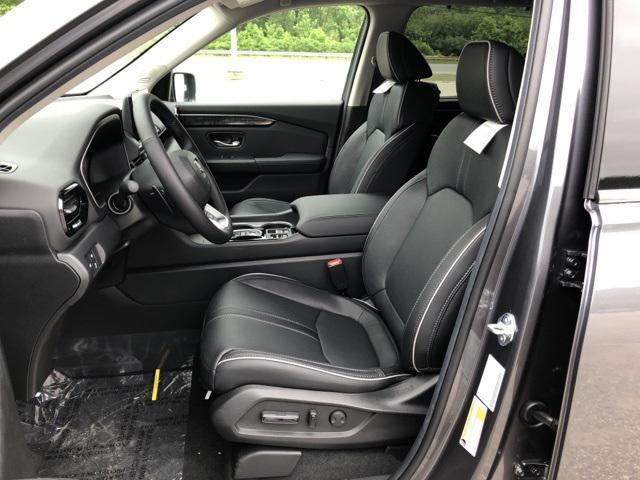 new 2025 Honda Pilot car, priced at $54,530