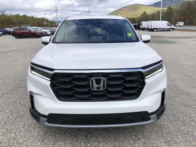 new 2025 Honda Pilot car, priced at $47,900