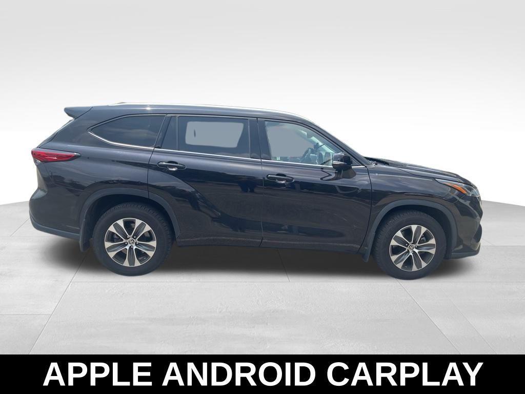 used 2022 Toyota Highlander car, priced at $37,593
