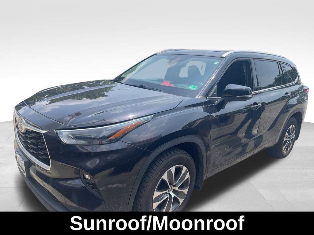 used 2022 Toyota Highlander car, priced at $37,593