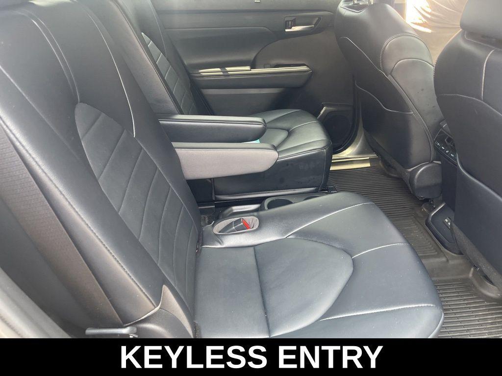 used 2022 Toyota Highlander car, priced at $37,593