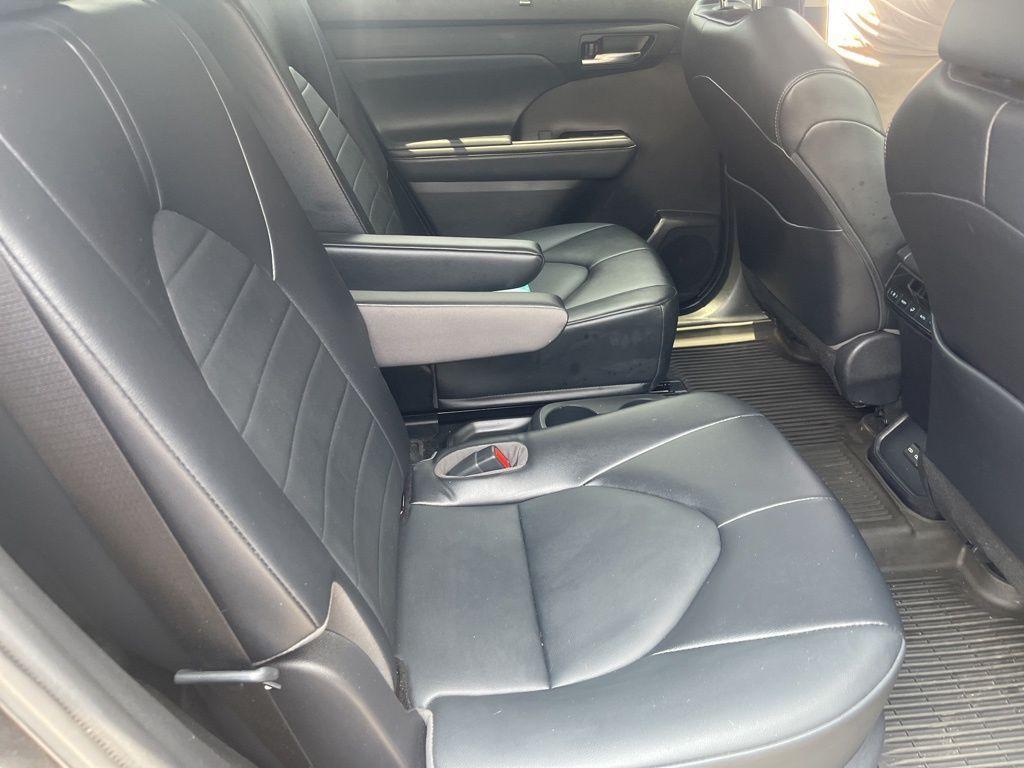 used 2022 Toyota Highlander car, priced at $37,593