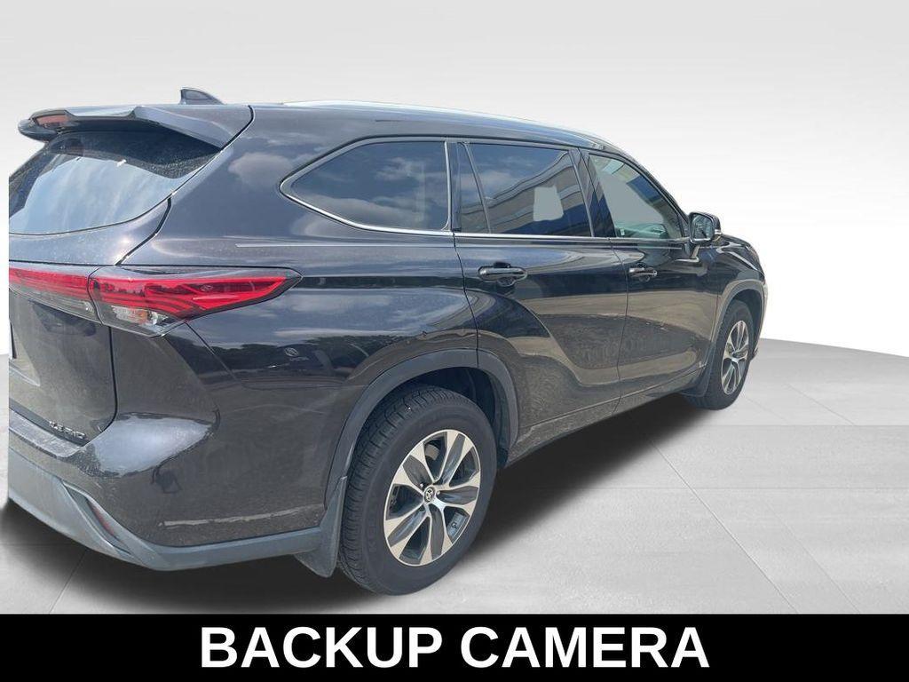 used 2022 Toyota Highlander car, priced at $37,593