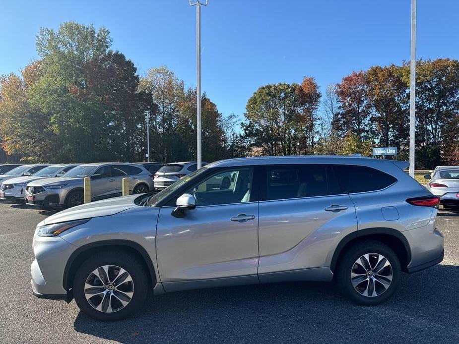 used 2022 Toyota Highlander car, priced at $32,558