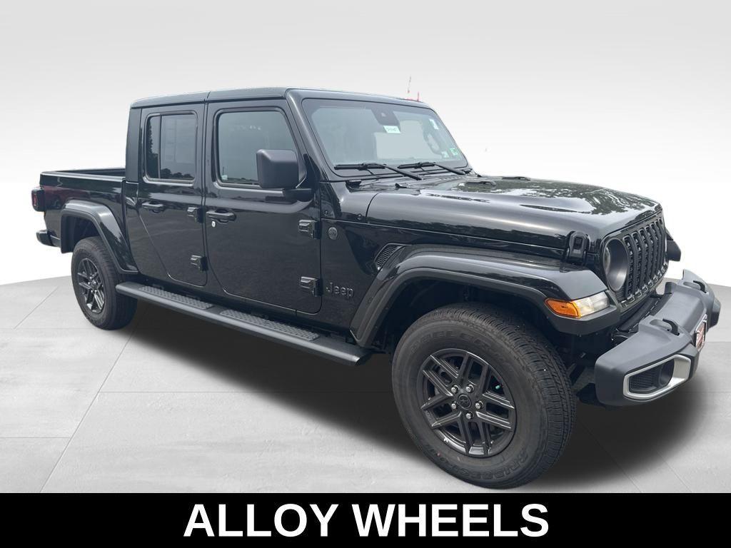 used 2024 Jeep Gladiator car, priced at $37,786