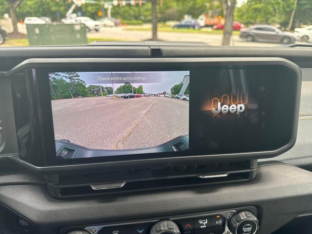used 2024 Jeep Gladiator car, priced at $37,786