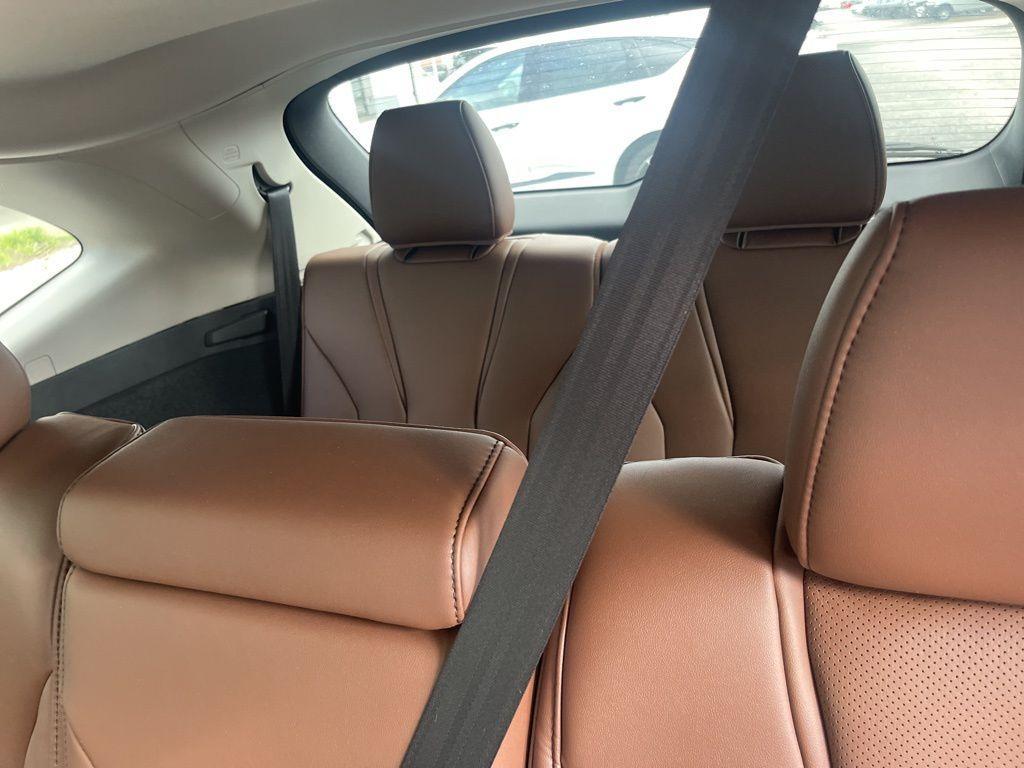used 2022 Acura MDX car, priced at $38,600