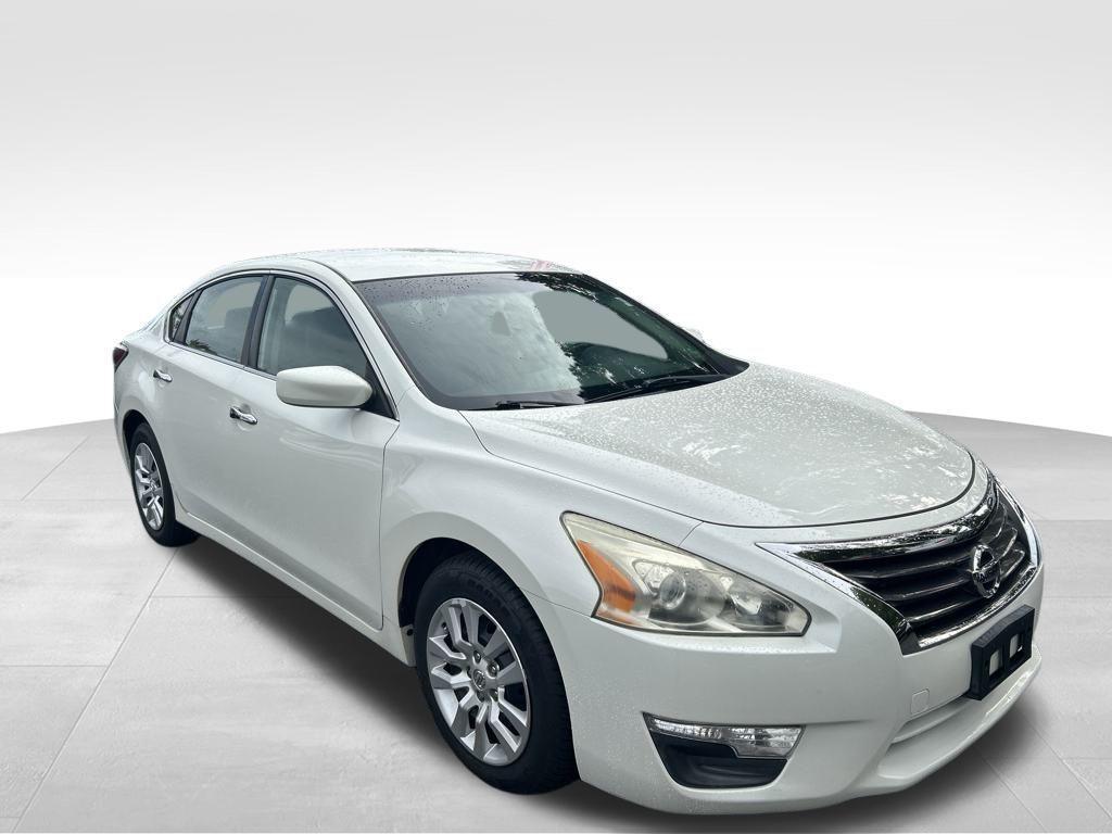 used 2014 Nissan Altima car, priced at $9,495