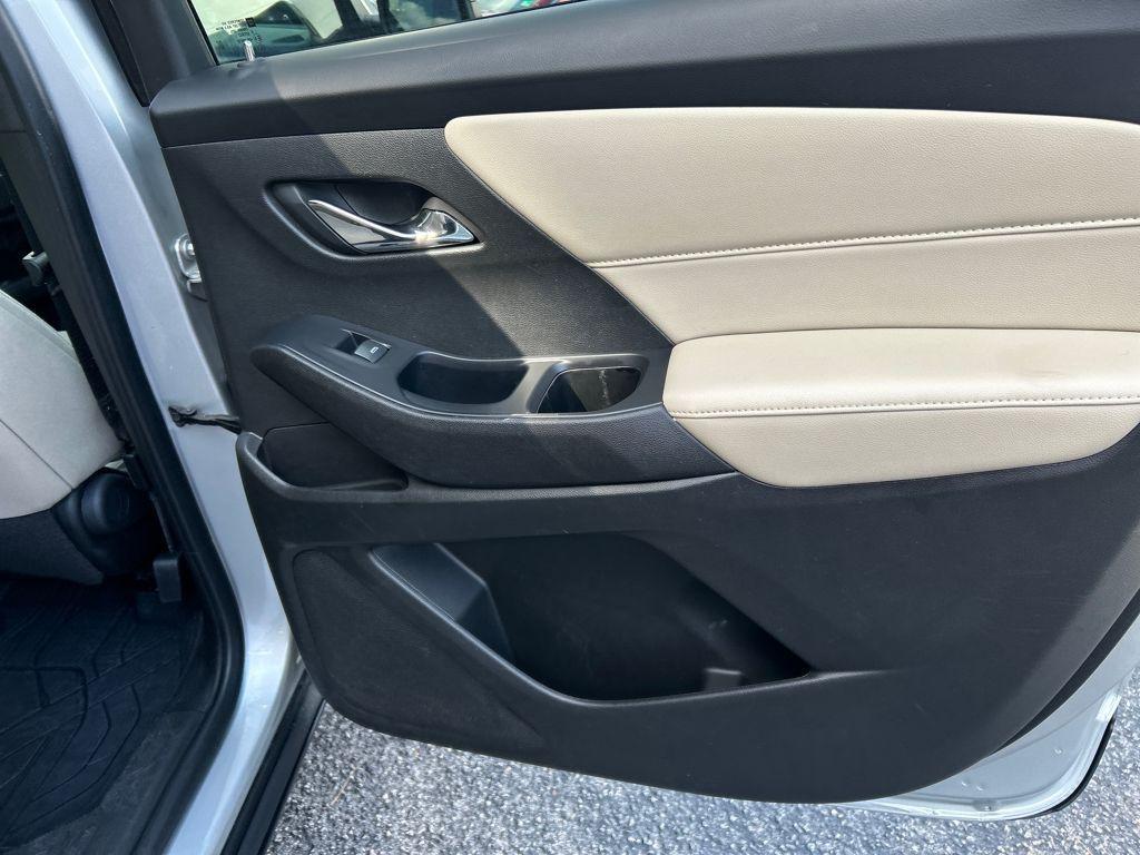 used 2022 Chevrolet Traverse car, priced at $17,888